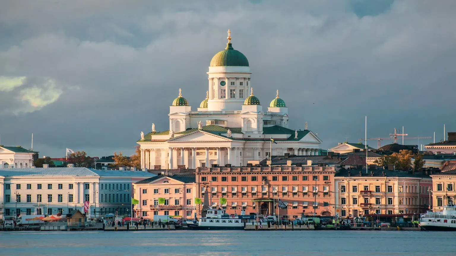 Suomen rahapelimainontaa ja pelihaittojen ehkäisyä käsittelevän uutisen kuvitus
